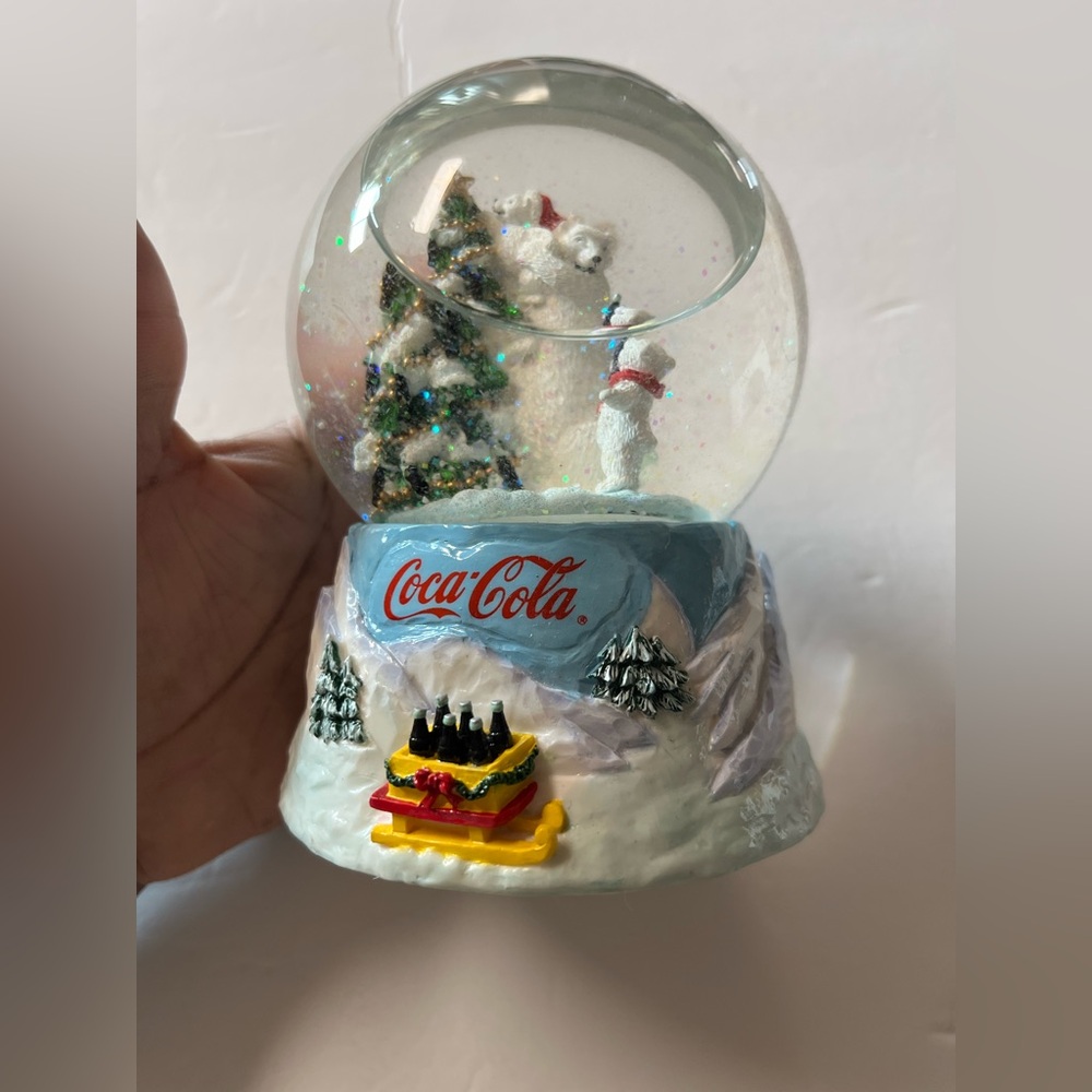 Coca Cola Vintage snow globe polar bear